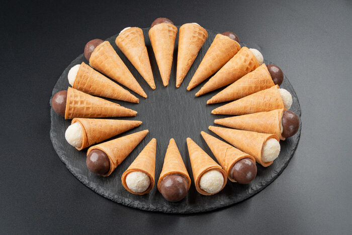 Rozhki-sladkie-miks-na-doske-700×467
